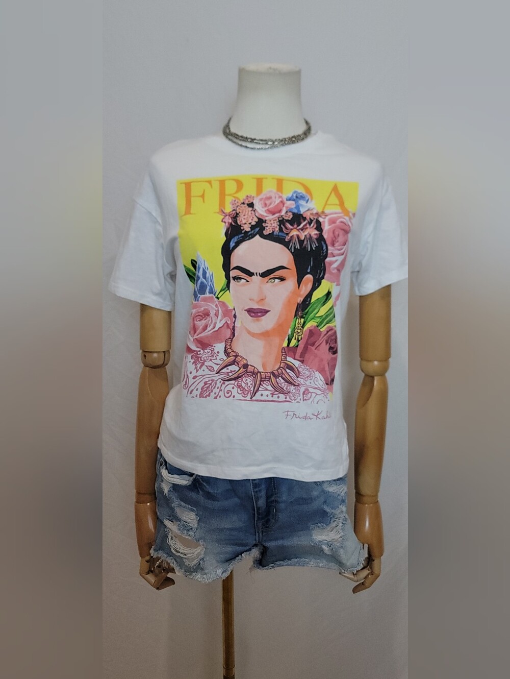 Frida Kahlo White Graphic Tee Shirt Short Sleeve Size X-Small